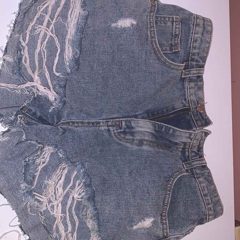 Pretty little thing distress demon Jean shorts size UK 8